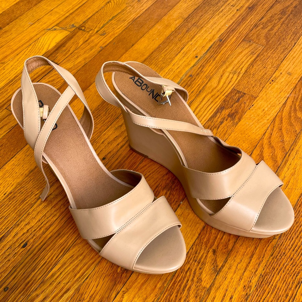 Light tan wedges